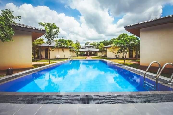 Ceyloni Hotel Sigiriya Bagian luar foto
